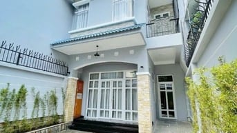 CHO THUÊ BIỆT THỰ MẶT TIỀN Q.7 - CHỈ 50 TR/THÁNG