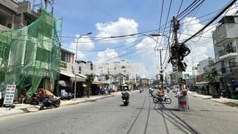 Hạ sốc 650 triệu! Nhà mới 4 tầng thang máy gần Học viện Cán bộ, hẻm