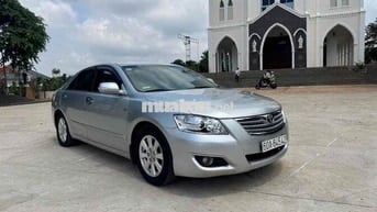 Toyota Camry Bạc
