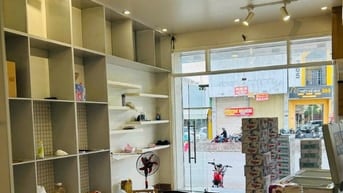 Cho thuê mặt bằng nhà 3tấm sạch đẹp, 4x10m, mặt tiền Lê Trọng Tấn, WCR