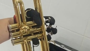 Thanh lý bán gấp 1 kèn Trumpet Lazer vàng