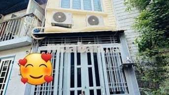 NGUYÊN CĂN 4 TẦNG CHO THUÊ 9tr QUẬN 4.