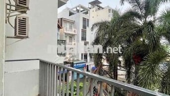 SIÊU PHẨM BAN CÔNG , 1 PHÒNG NGỦ , THANG MÁY