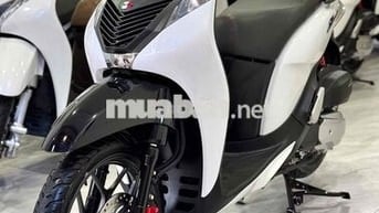SH Mode 2018 Trắng Đen Sports
