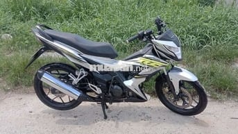 Honda Sonic 2019 xám đen vàng.