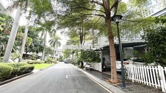 Cho thuê nhà nguyên căn hẻm 456/29 Cao Thắng. DT: 4,5 x 18m, 3 lầu . 