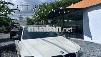 BMW 320i Trắng 5 chỗ