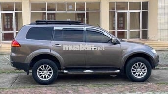 Mitsubishi Pajero Sport máy dầu 2 cầu