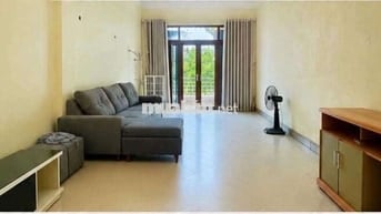 Nhà Nguyên Căn Giang Biên 3PN - Ô Tô Đỗ Cửa-Vỉa Hè Rộng-Chỉ 7 Triệu/Th
