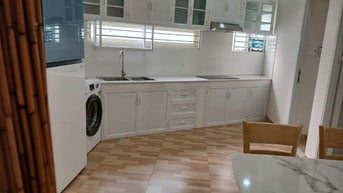 Cho thuê chung cư Trần Hưng Đạo, P.2, quận 5, đầy đủ NT , 3PN2WC.