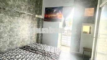 cho thuê phòng q1,có ban công,máy lạnh,tủ lạnh,nệm