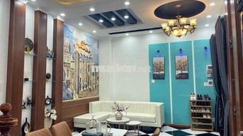 Nhà lầu full nội thất sát Vincom Hùng Vương