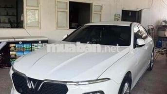 Vinfast Lux A Base 2020 Trắng 40k km