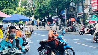 cho thuê nhà mặt tiền sung nhất trương vĩnh ký đang sơn mới