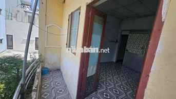 Tôn Đản, quận 04. Phòng ban công giá 2tr9. Lh ***