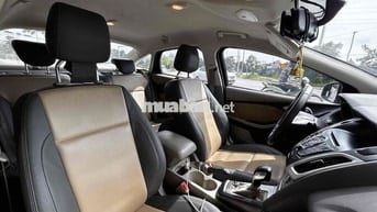 Ford Focus Trắng Tự động 5 chỗ