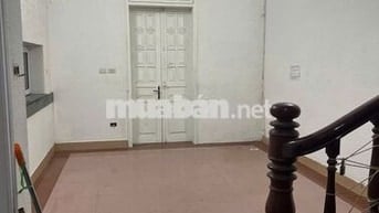 Cho thuê nhà riêng 3 tầng 4PN, 3WC, SD 180m2 tại Lạc Trung