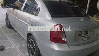 Hyundai Accent màu Bạc