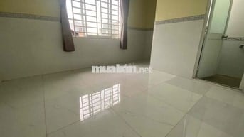 Phòng cho thuê (có máy lạnh), WC riêng trong phòng, nước nóng lạnh