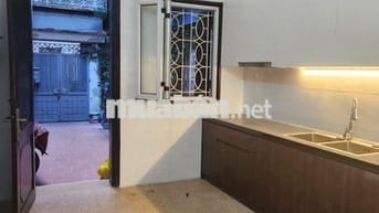 Cho thuê nhà riêng dt 50m2 phường Cửa Nam, HN