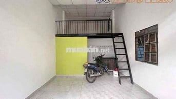 Kiot - hẻm rộng xe đông - có gác lửng