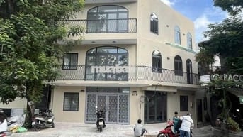 MẶT TIỀN HOÀNG SA , QUẬN 3 - 8x8m - 4 TẦNG - GIÁ 40 TRIỆU/THÁNG 