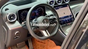 Mercedes GLC300 All New V1 2023 Đen 2 vạn km