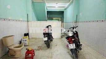 3 PHÒNG QUẬN 6-NHÀ ĐANG SƠN SỮA LẠI-ĐƯỜNG XE TẢI