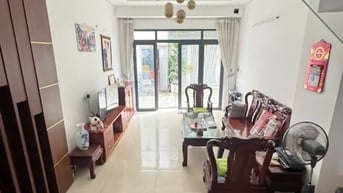 Chuyển công tác cần bán  nhà 3 lầu ST mặt tiền hẻm xe hơi Lý Phục Man,