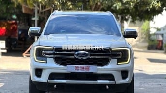 Ford Everest Titanium 2023 Trắng