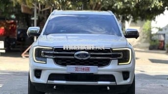 Ford Everest Titanium 2023 Trắng 7 chỗ