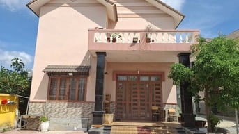 Nhà 1 trệt 1 lầu. 5 phòng ngủ, gần KCN Phước Đông. 2,3 tỷ 
