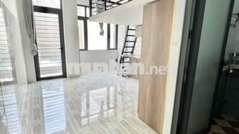 PHÒNG MỚI GIÁ RẺ GÁC CAO, BAN CÔNG THOÁNG, RỘNG 35m2 GẦN ĐH UTH, Q1