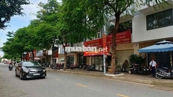 Cho Thuê Nhà Phố Mặt tiền rộng tiện làm văn phòng kinh doanh .