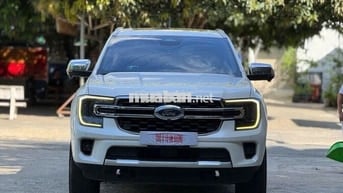 Ford Everest Titanium 2023 Trắng 7 chỗ