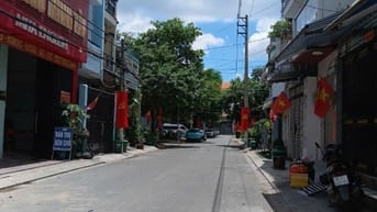 CHO THUÊ MB ĐẸP, SÁT TRƯỜNG CẤP 1, PHỤ HUYNH HỌC SINH QUA LẠI RẤT ĐÔNG