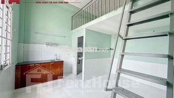 gác ban công rộng rãi phù hợp các bạn sinh viên và người đi làm ở lâu