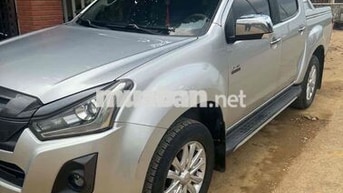 Isuzu Dmax 2028 Tự động 11000 km Bạc