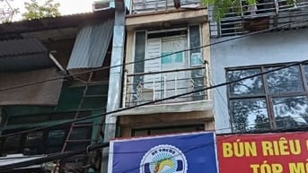 Bán nhà số 37, mặt phố Đặng Tiến Đông. 6 tầng, tiện để ở và Kinh doanh