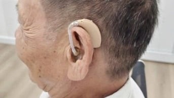 Bác tưởng máy hỏng… Nhưng thực ra đôi tai đã thay đổi sau 6 năm