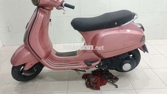 Piaggio Vespa màu Hồng