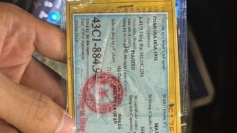 Xe tay ga Piaggio Vespa GTS màu đỏ, kiểu dáng thời trang, động cơ mạnh