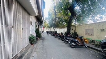Hàng xóm Bách Kinh Xây, 3 bước ra mặt phố