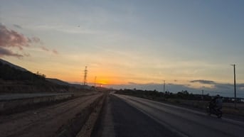 Đất. Nhà vườn. Thổ cư. sẵn cây ăn trái . Mặt tiền đường nhựa