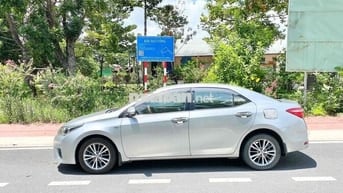 Toyota Corolla Altis 1.8 Số sàn 2015 Bạc