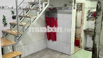 phòng 4mx3m. có gác. có máy lạnh. lối đi riêng. giờ giấc tự do