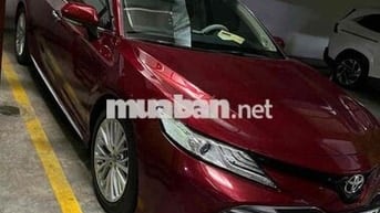 Toyota Camry 2.5Q Đỏ 22856 km