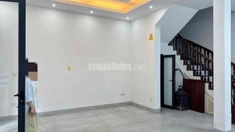 Chính chủ cho thuê nhà ngõ 120 Yên Lãng