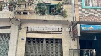 bán nhà ngay chợ Châu Đốc 6ty7 tl