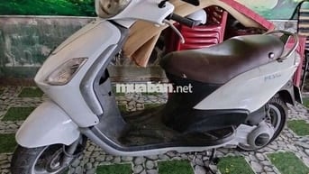 Piaggio Fly Trắng 2 chỗ